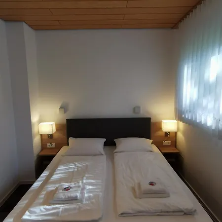 Zur Linde Hotel *